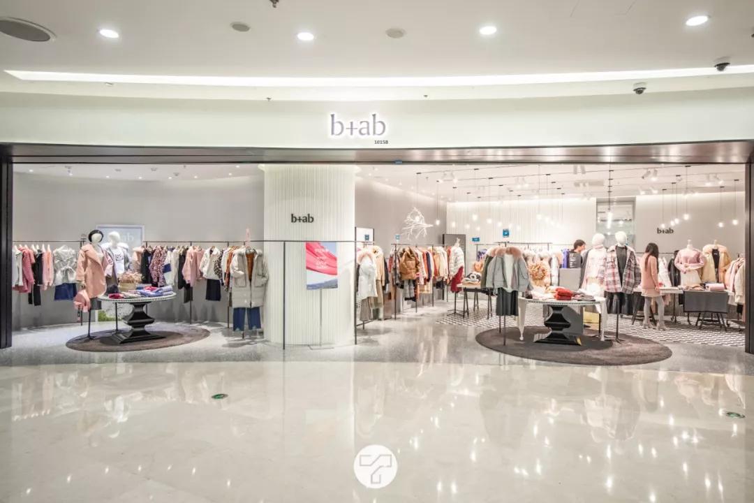 元旦来这家宝藏商场！热辣车模+街舞公演带你解锁年末购物新姿势