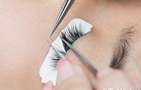 嫁接睫毛的清洁步骤,嫁接睫毛的方法与技巧