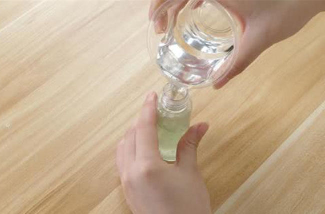 风油精治嗓子疼是直接滴嗓子里吗,生活有妙招风油精