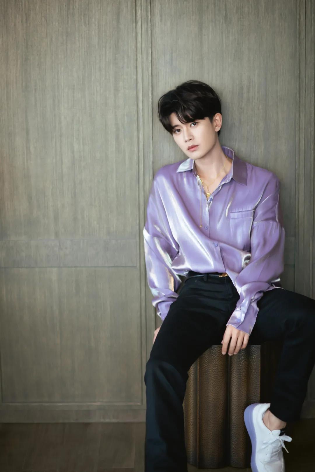 西装穿搭休闲通勤男,如何把西装穿出时髦感男