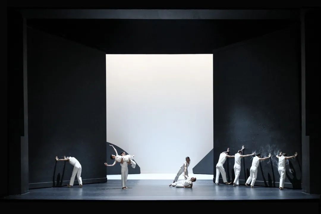 SebastianHannak/震撼心灵的舞台空间美学