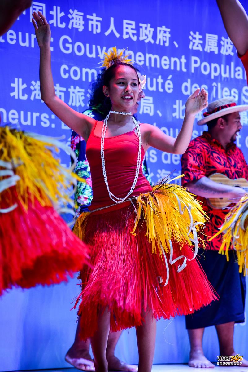 我在北海图书馆拍了一场特别的晚会，观众情不自禁跟着节奏动起来