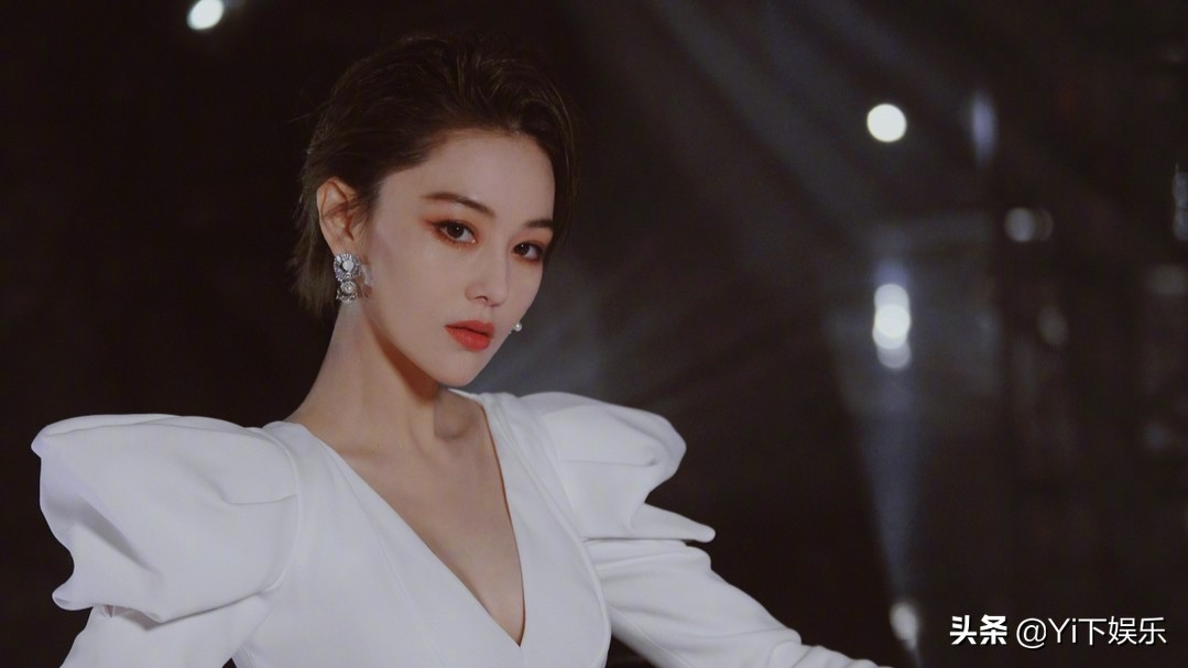 衣服沾上吃饭的油渍怎么去掉,衣服弄到食用油渍怎么去除