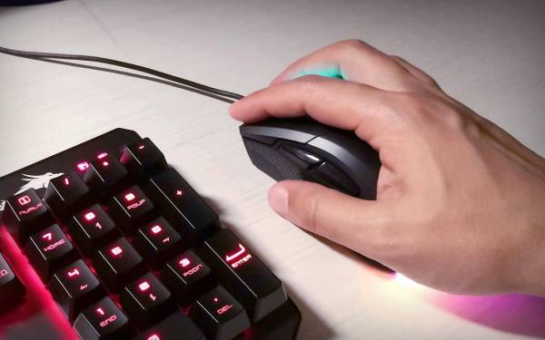 吃鸡鼠标启动项,吃鸡鼠标轻还是重好用