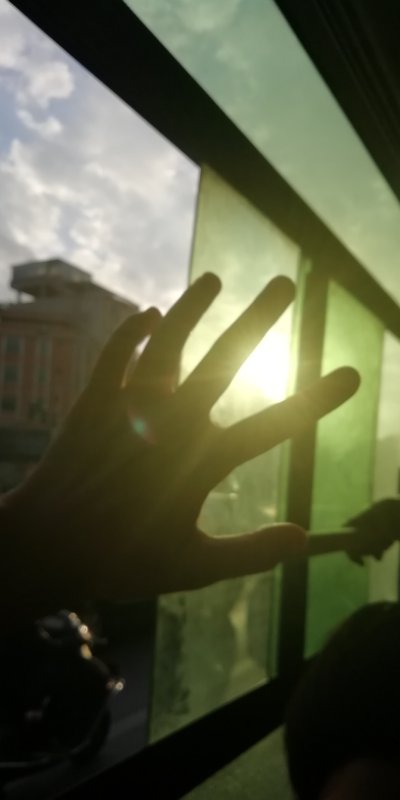 触摸阳光,触摸阳光雨露