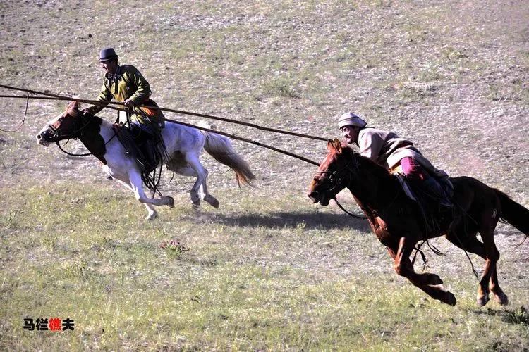 布里亚特牧民骑马摄影作品,草原蒙古族服饰摄影
