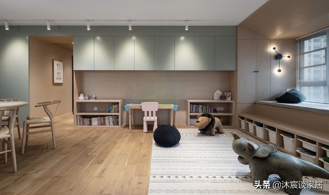 她的新家,告别笨重的家具,让客厅“大”起来!网友:真是学到了