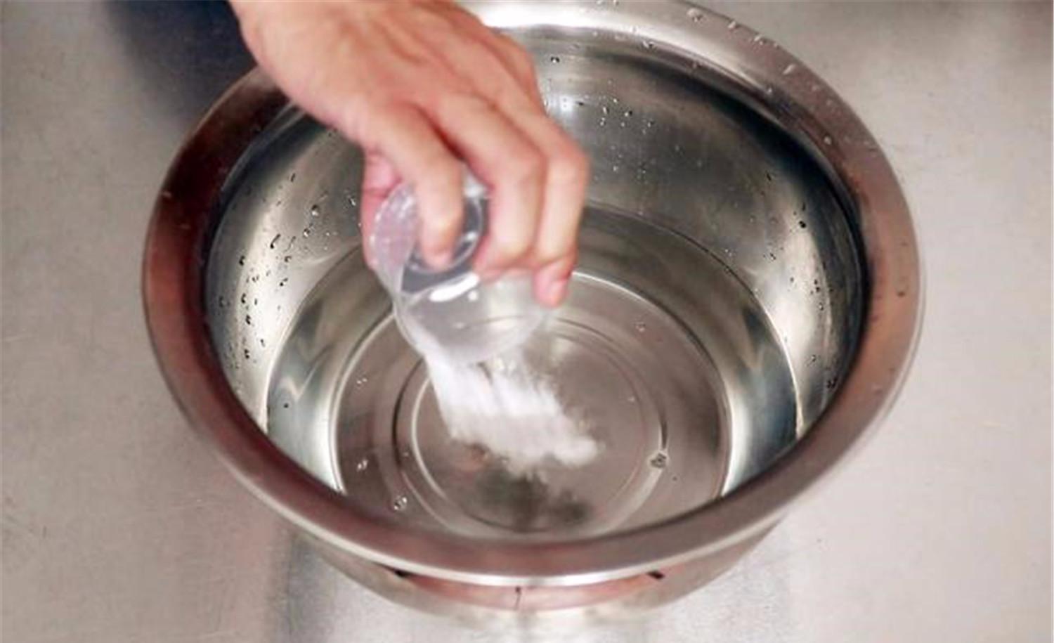 干鱿鱼用什么泡柔软且肉质鲜美,泡发干鱿鱼的正确方法