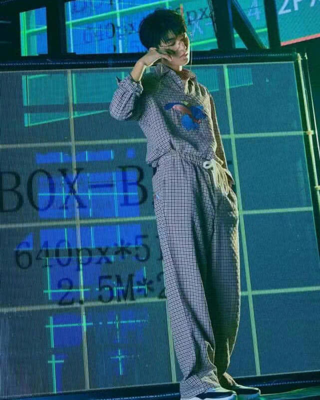 易烊千玺王俊凯王源代言,易烊千玺权志龙封面