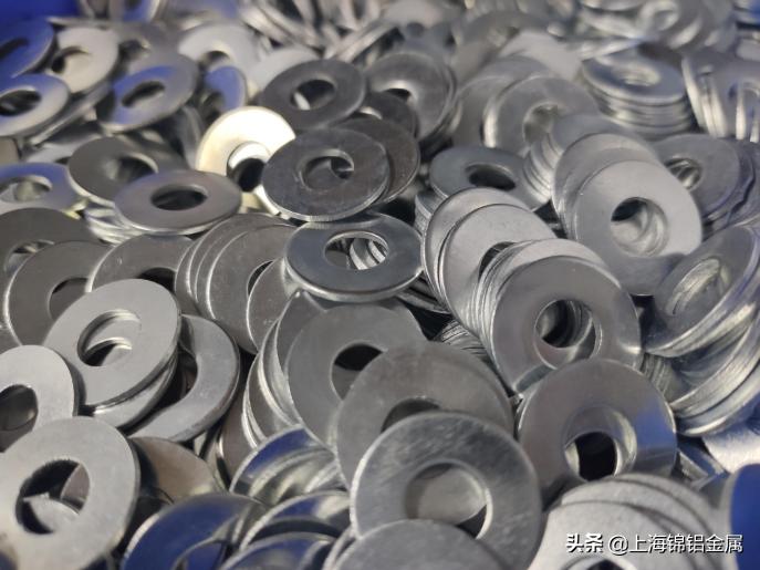 山东工业铝型材配件结构特点,铝型材设备配件有哪些类型