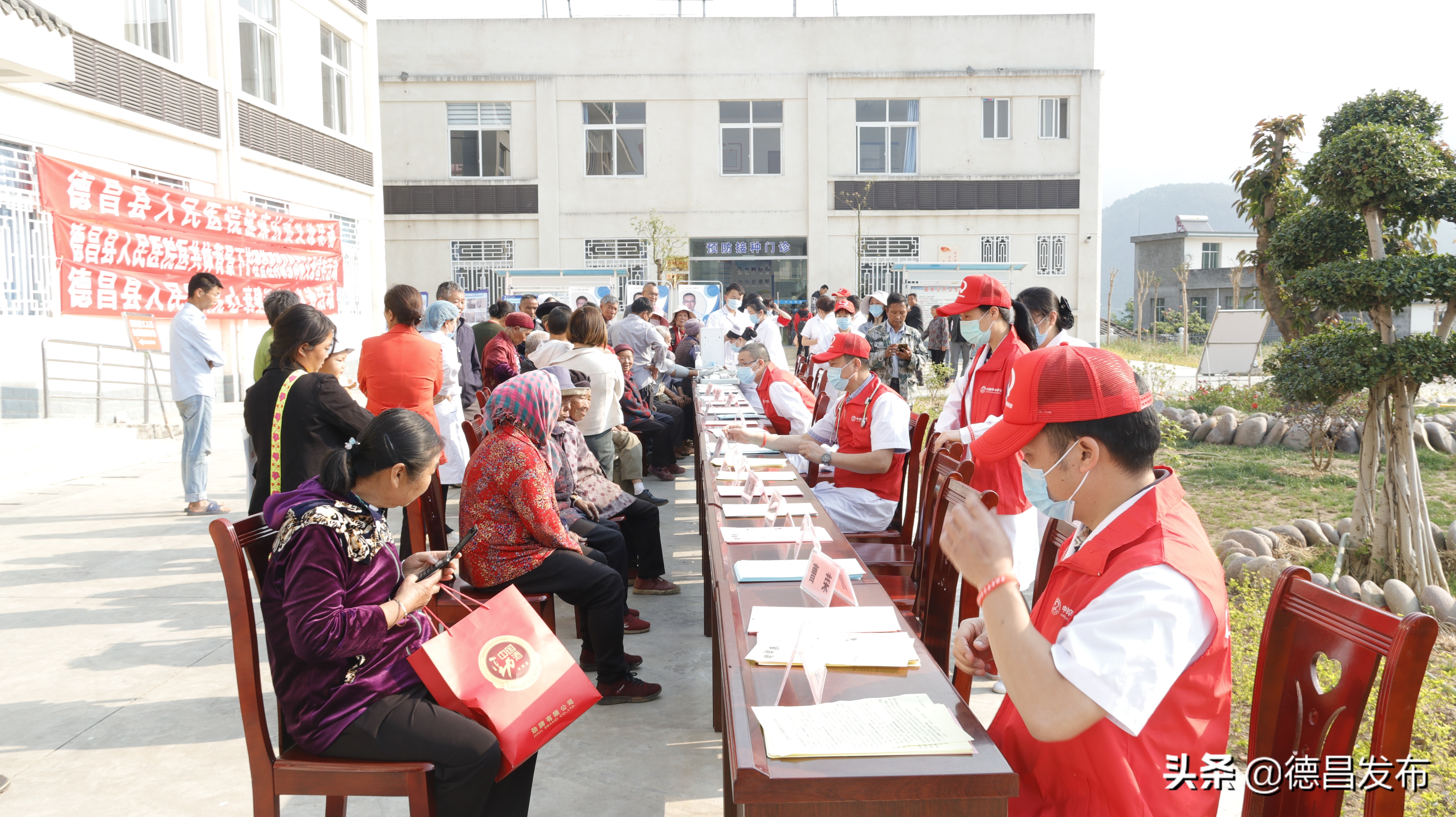 免费义诊活动暖人心,义诊活动温暖老人