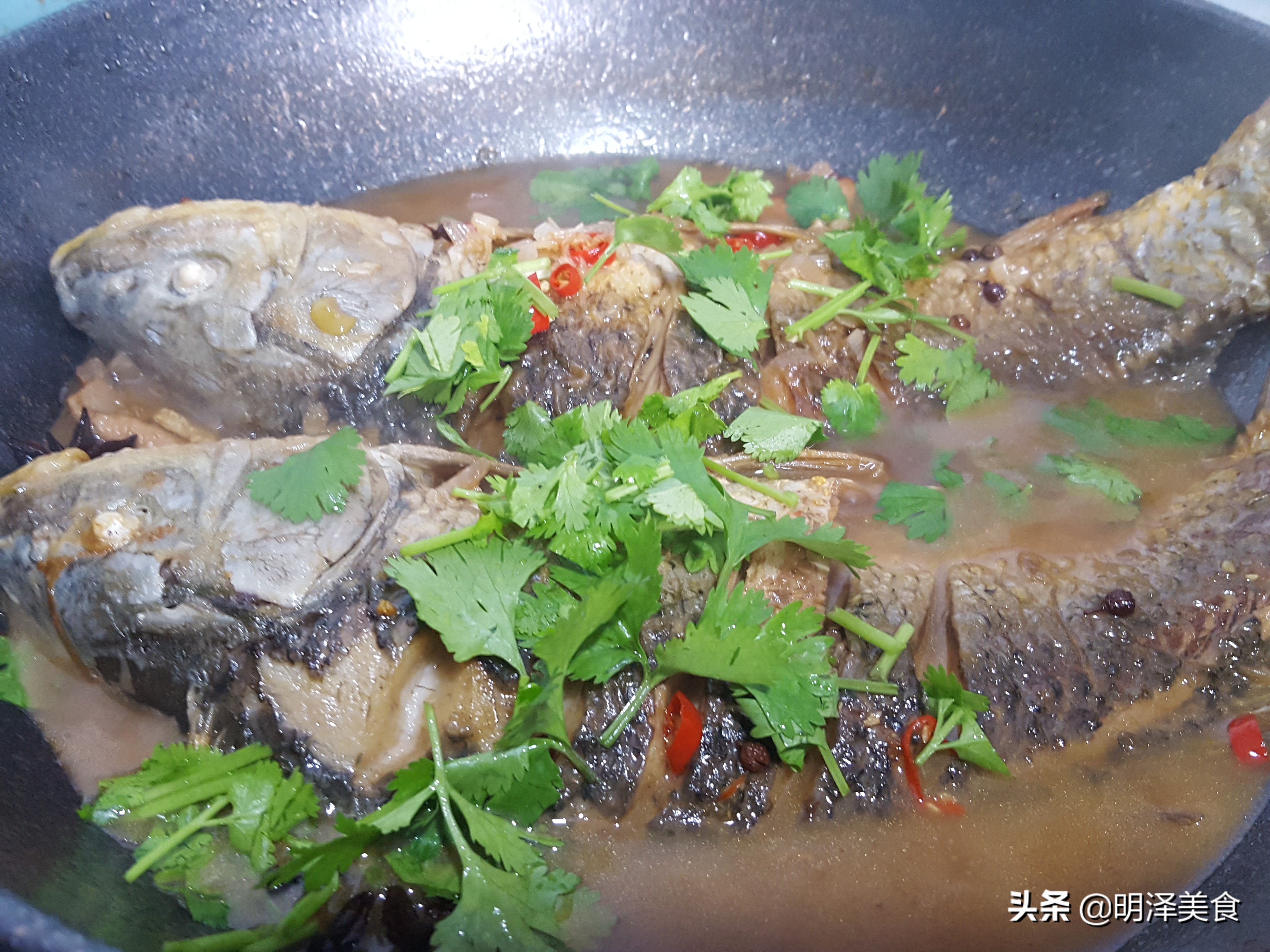 两条鲤鱼多少钱,鲤鱼炖鱼最正宗的做法