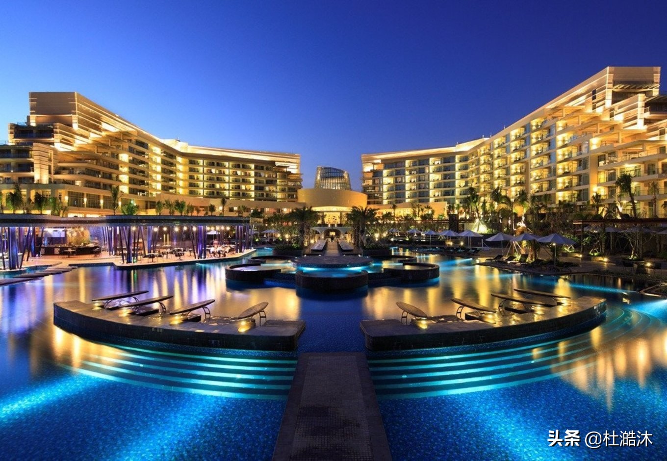 亚龙湾华宇度假酒店离亚龙湾近吗,了解一下三亚亚龙湾有哪些酒店