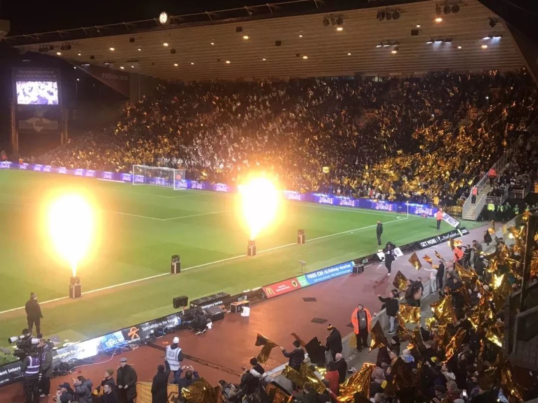 十天里，我在英国看的四场足球赛，竟然有些中国味？|三明治