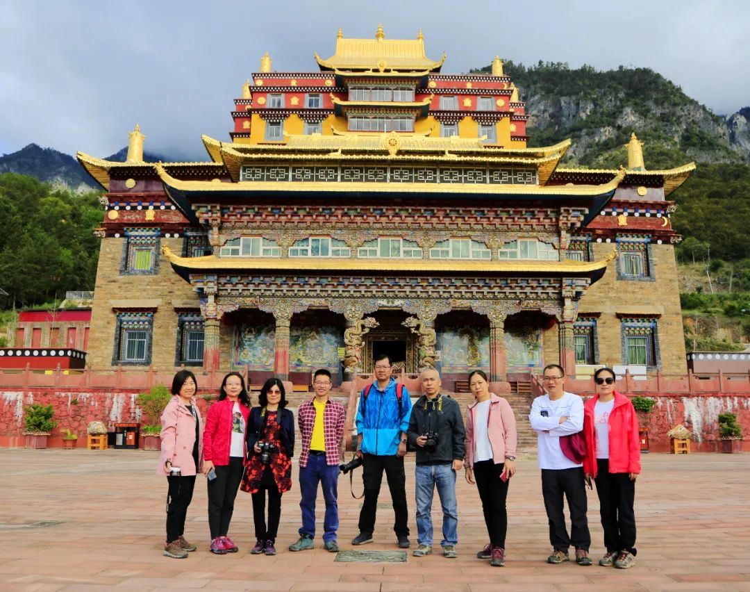 洛克徒步木里到稻城翻的是哪座山,秘境四川甘孜