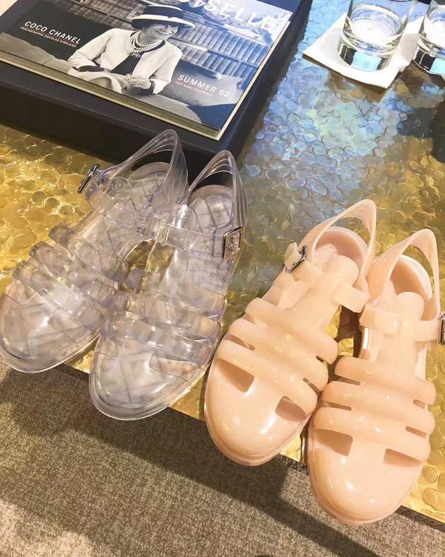 Gucci护膝copy“跪的容易”？这些另类奢品突破想象