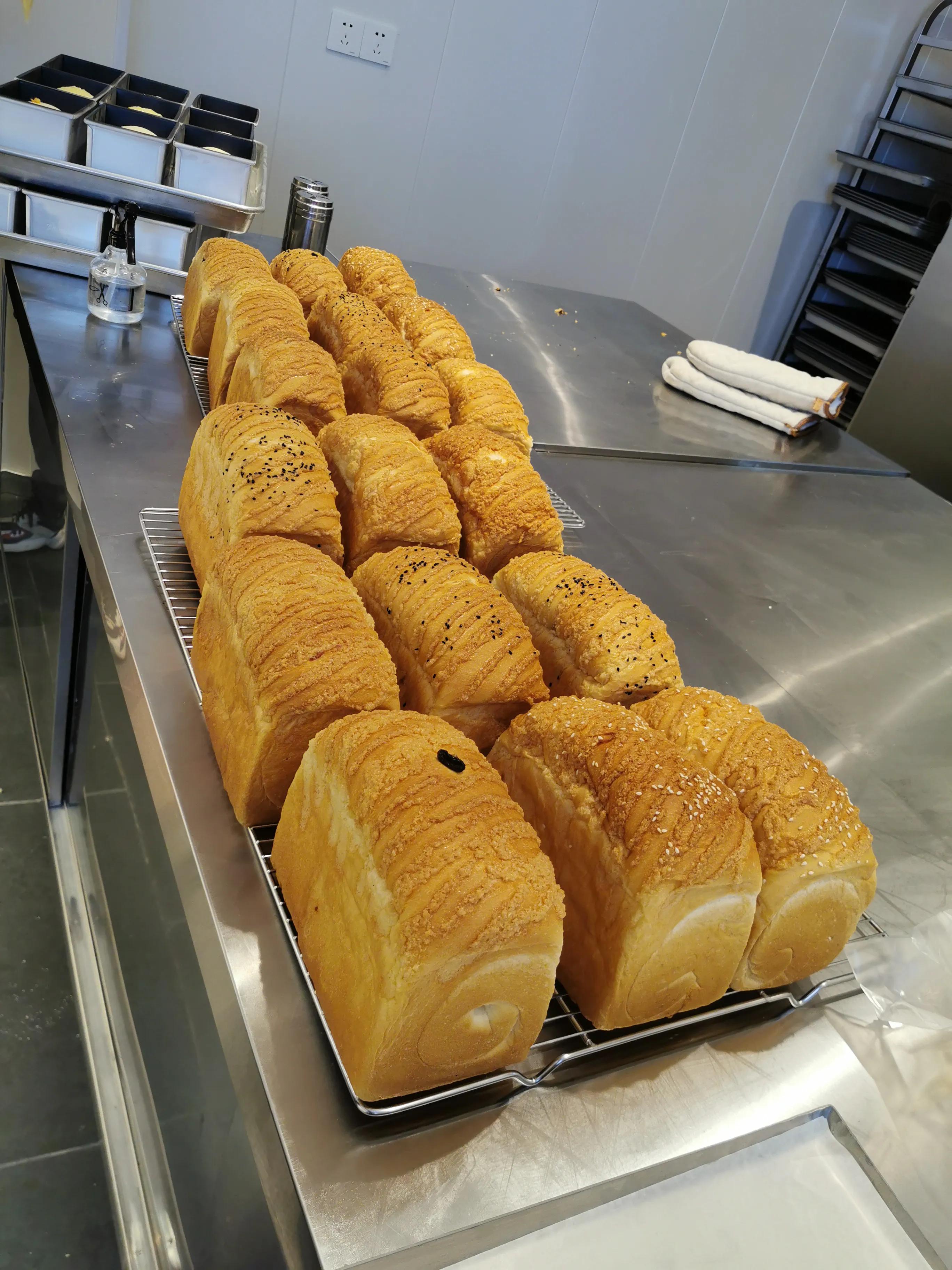 品牌面包店加盟赚钱吗,小白创业面包店加盟费多少