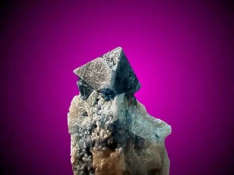 各种宝石原石的种类图片大全,高清彩色宝石原石图片大全