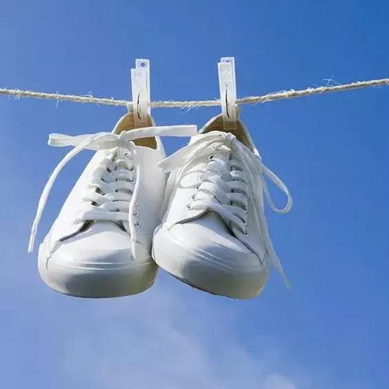 夏天什么裙子配小白鞋,夏天穿裙子可以穿小白鞋吗