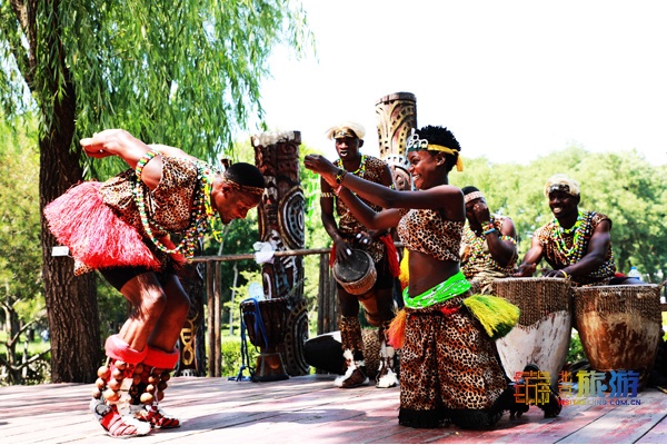 北京世界公园举办2019金秋国际旅游风情节!非洲鼓舞、花车巡游、魔术杂技、非遗打铁花,应有尽有!