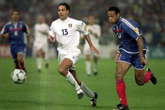 足球各球衣号对应的最佳的球员,最有意义的足球球衣号