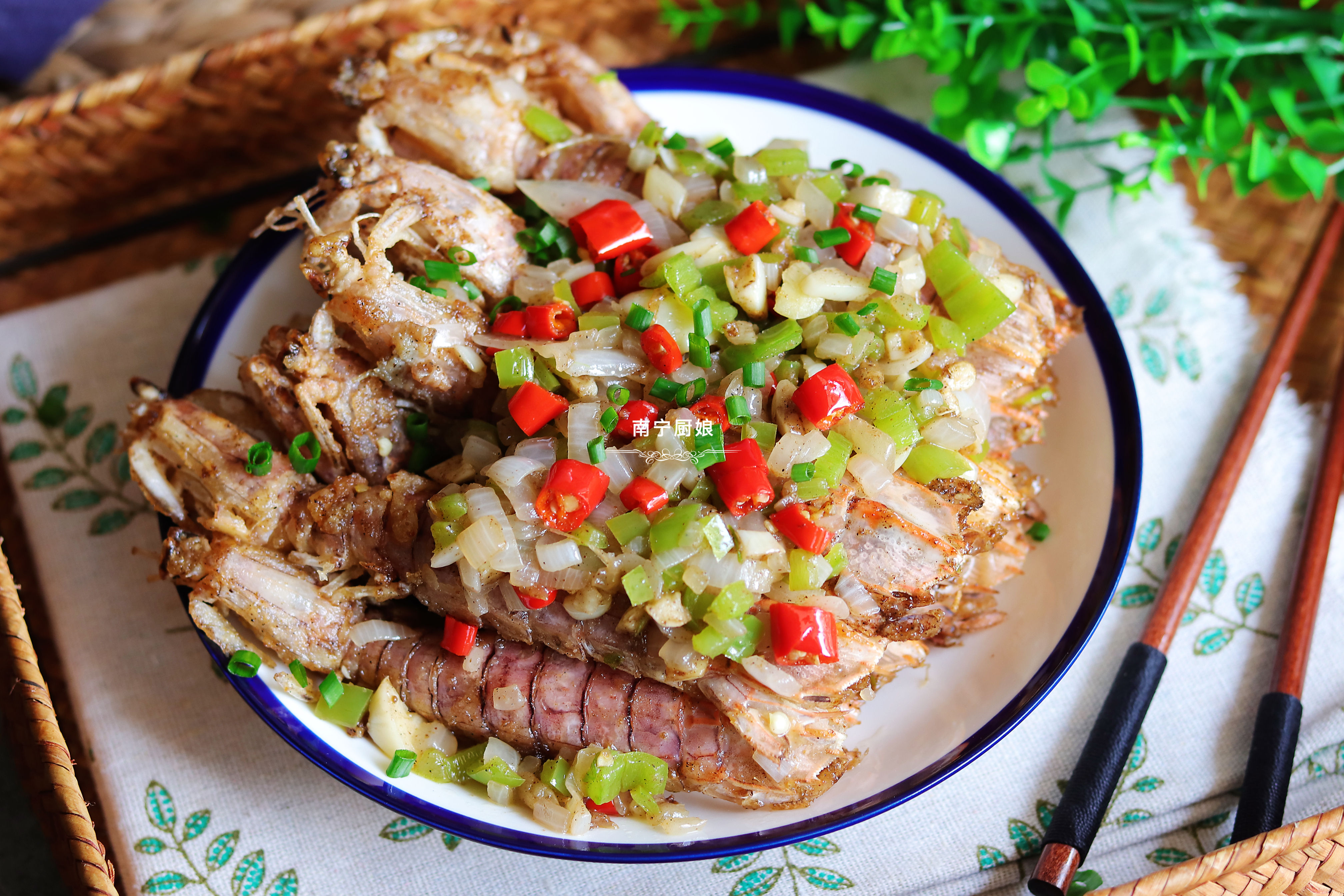 皮皮虾需要炸几分钟才能做椒盐虾,椒盐皮皮虾怎么才能炸得酥脆