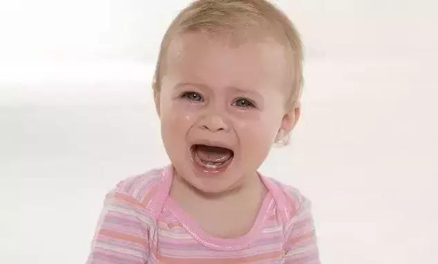 新生儿20天睡觉不踏实哼哼唧唧,五十天宝宝睡觉不踏实老哼哼唧唧