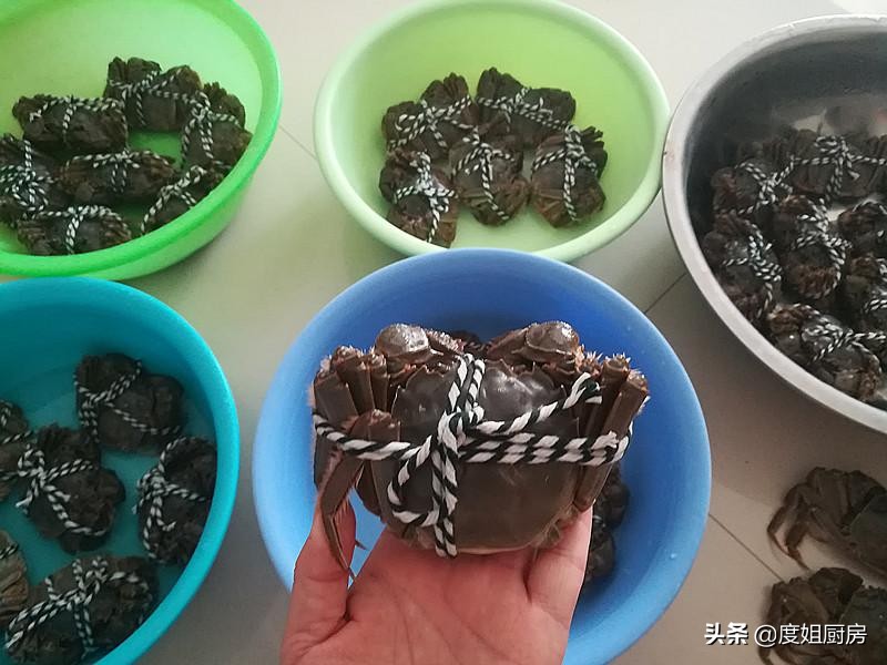教你挑选大闸蟹六大诀窍,大闸蟹究竟怎么吃才能一点不浪费