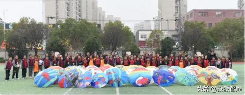 “油纸伞上的连环画”暨华江小学第三届海派连环画节开幕的