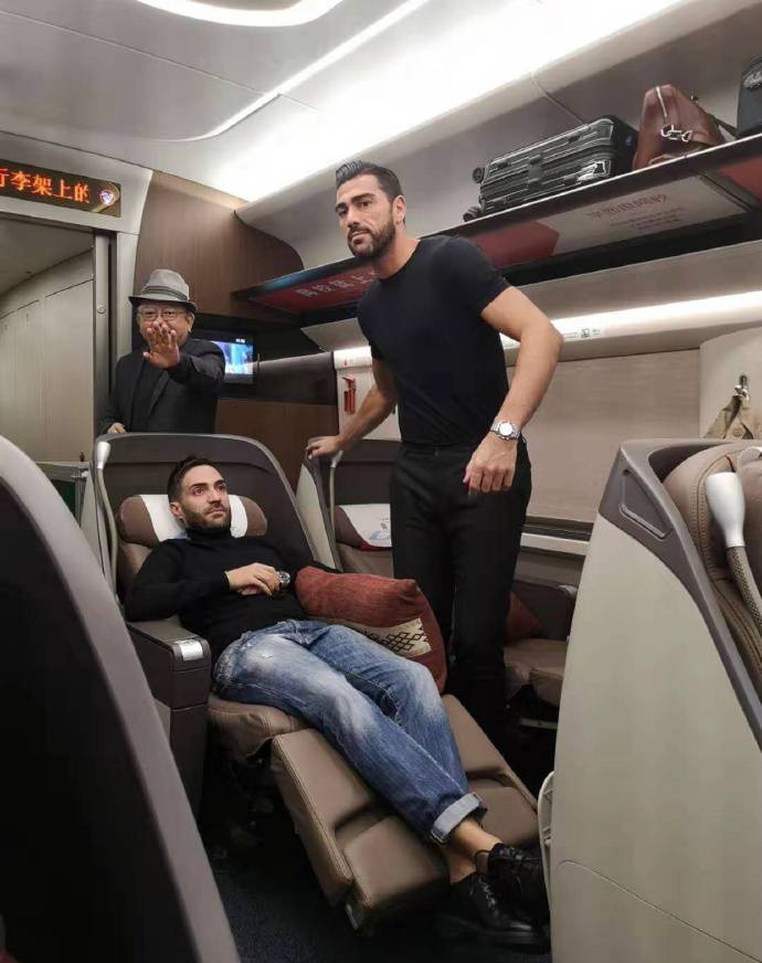 佩莱晒瓦尔加美照,佩莱和佩嫂的视频