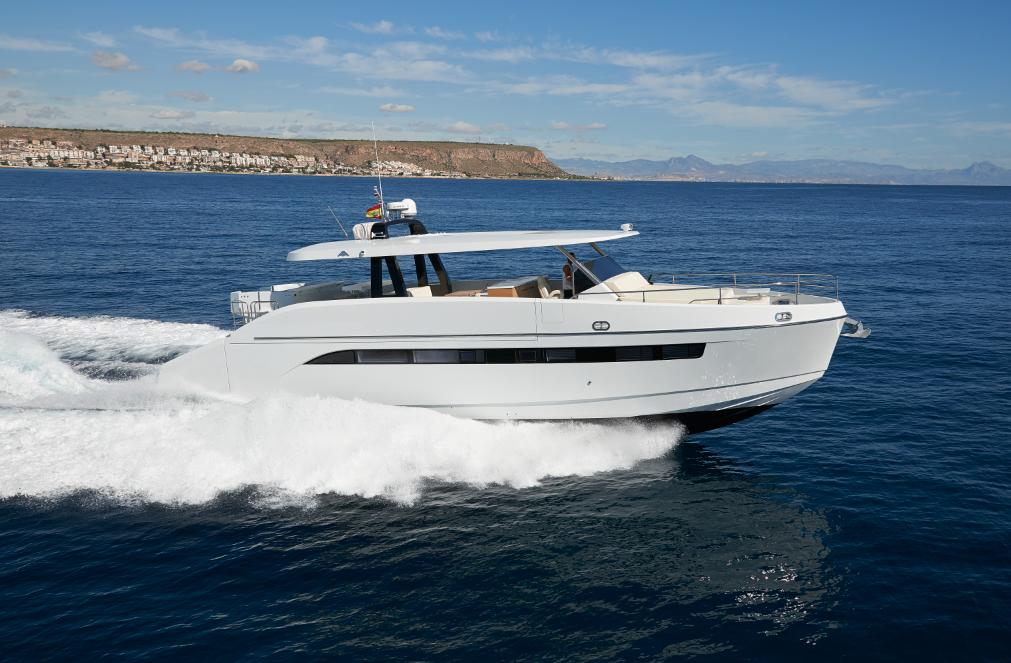 在三亚租游艇出海大约多少钱一天,三亚游艇租赁一天多少钱最便宜