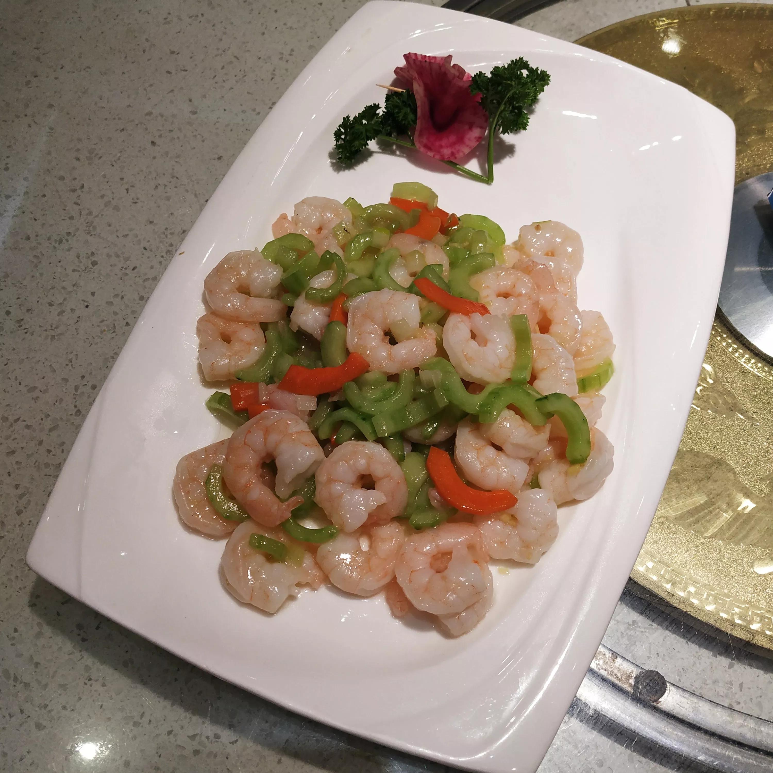 在银川的迎宾楼除了撩妹甩哥，还有100+般的饭醉场面出镜……