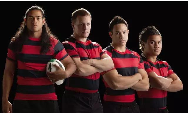 谁说球衣不是时髦的衣服?明明可以性感与可爱兼具