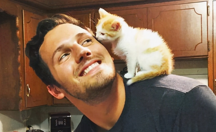 抑郁症患者养猫好还是养狗好,抑郁症的人养猫狗能有帮助吗