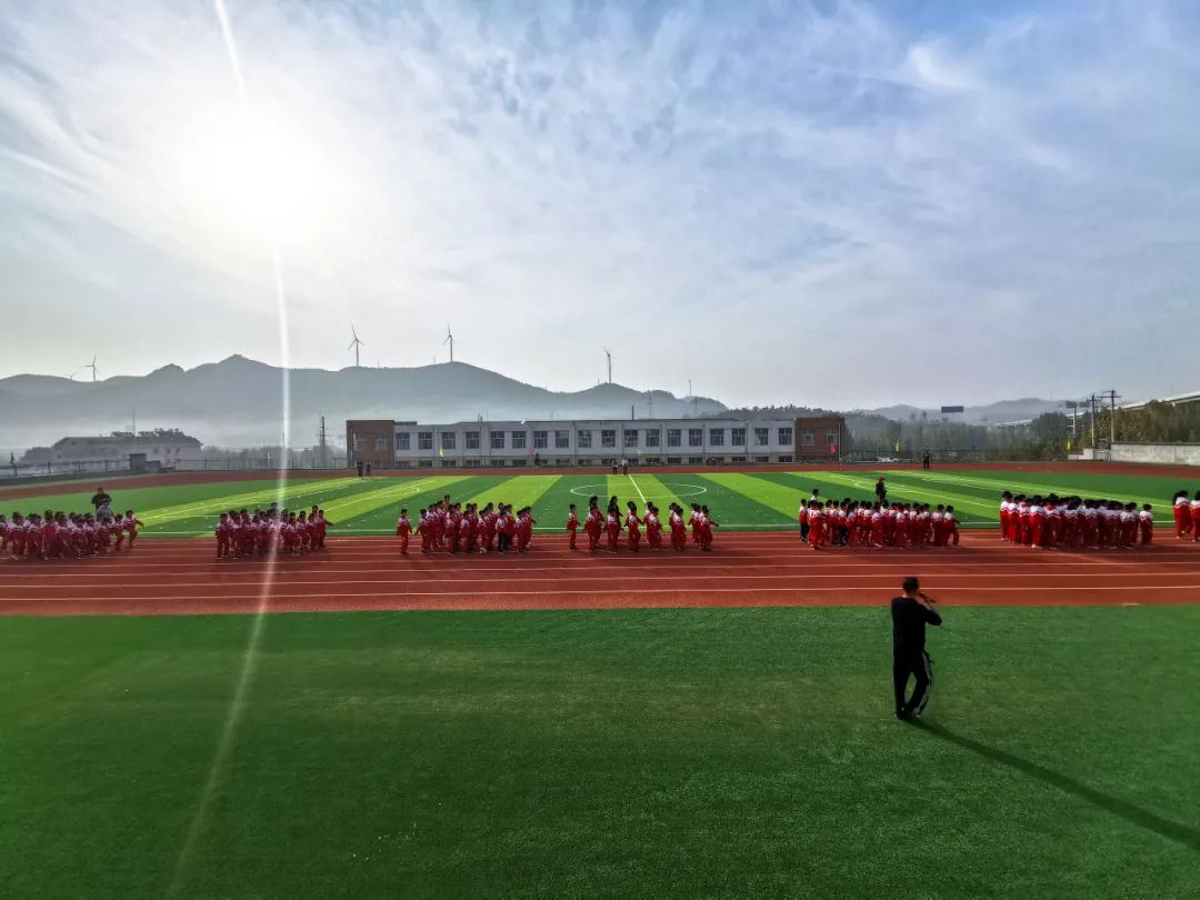 办人民满意的教育学校幼儿园,改善乡村学校环境