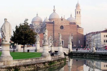 意大利最好的十所大学其中一所是欧洲最古老的大学