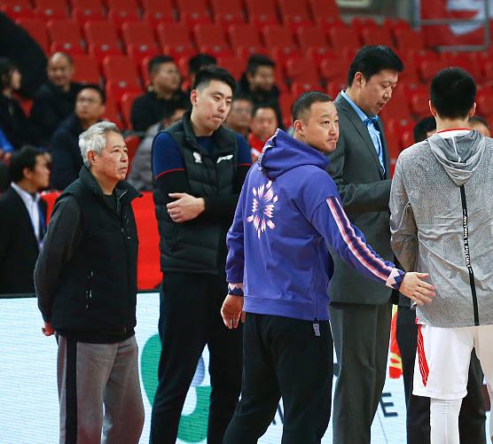 王治郅回归八一男篮获连胜今夜的他们让人尊敬！