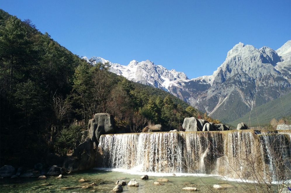 玉龙雪山日照金山的美,玉龙雪山日照金山美照