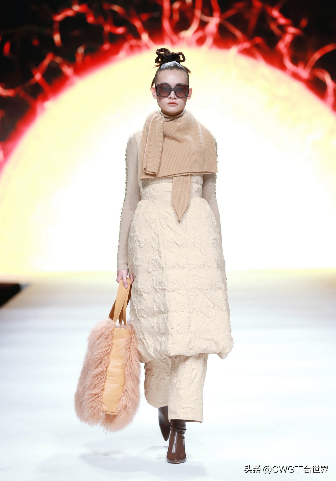 亦帛时尚羽绒服是品牌吗,亦帛时尚2021冬羽绒服发布会