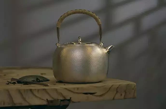 配一把好壶沏一杯好茶,一把好壶泡上一壶好茶