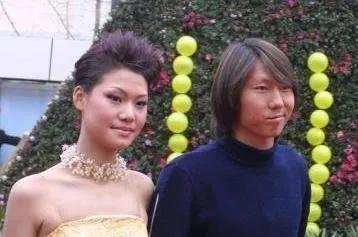 中国足球队教练李铁现在老婆是谁,国足李铁现任老婆是谁