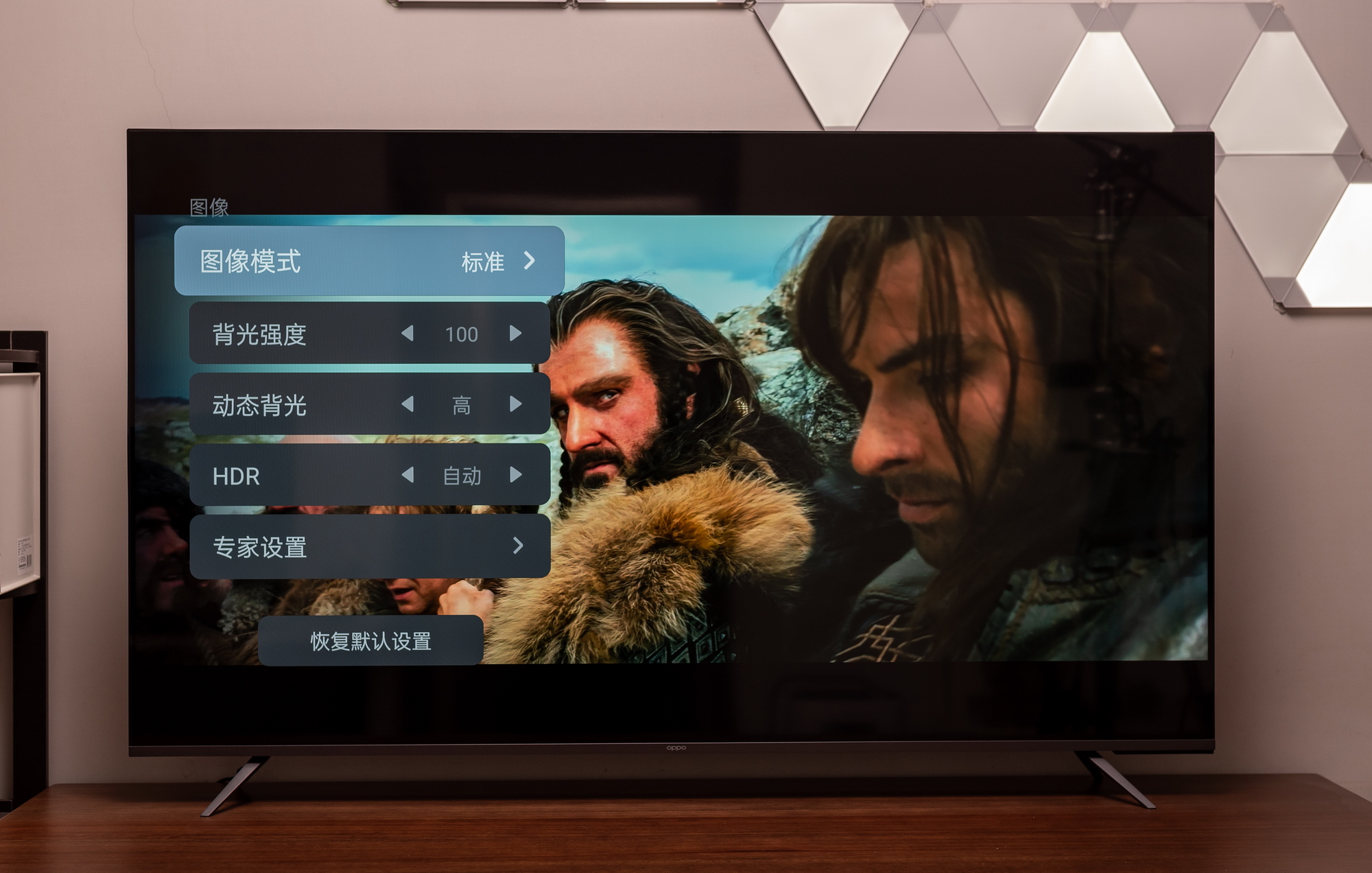 新电视装好之后要怎样才能开机,新电视到了怎么安装