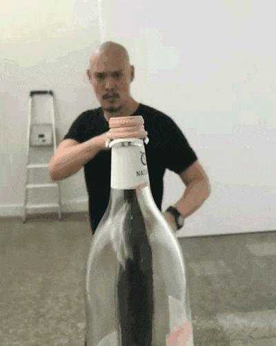 憋疯的外国网红在干嘛？玩尬舞、枕头挑战，还有裸体女友！