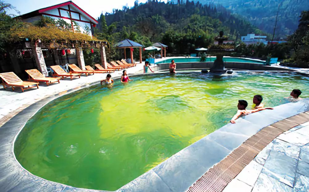 成都周边泡温泉滑雪推荐,成都滑雪泡温泉两日游