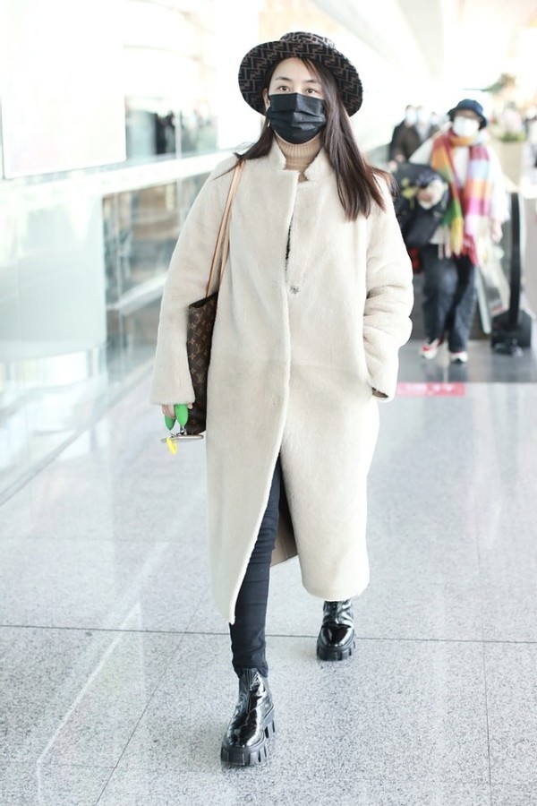 马苏穿衣搭配造型示范,马苏一身黑色的造型时尚大气