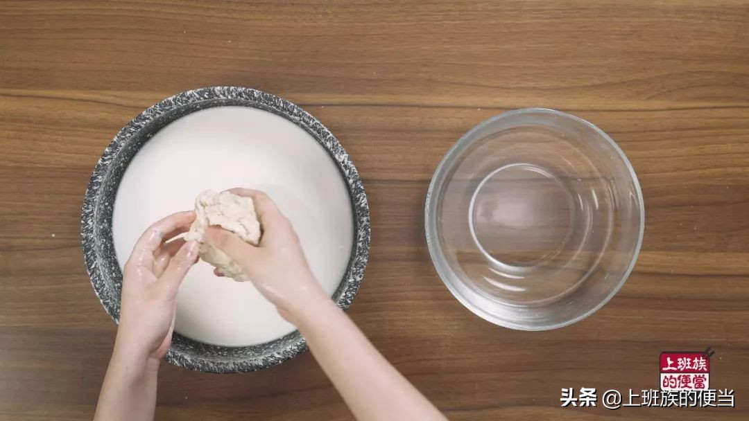 三分钟搞定劲道又爽滑的凉皮,想吃凉皮不用买了教你配方