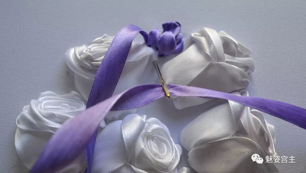 丝带绣盘结玫瑰花绣法图解,丝带绣图案教程牡丹