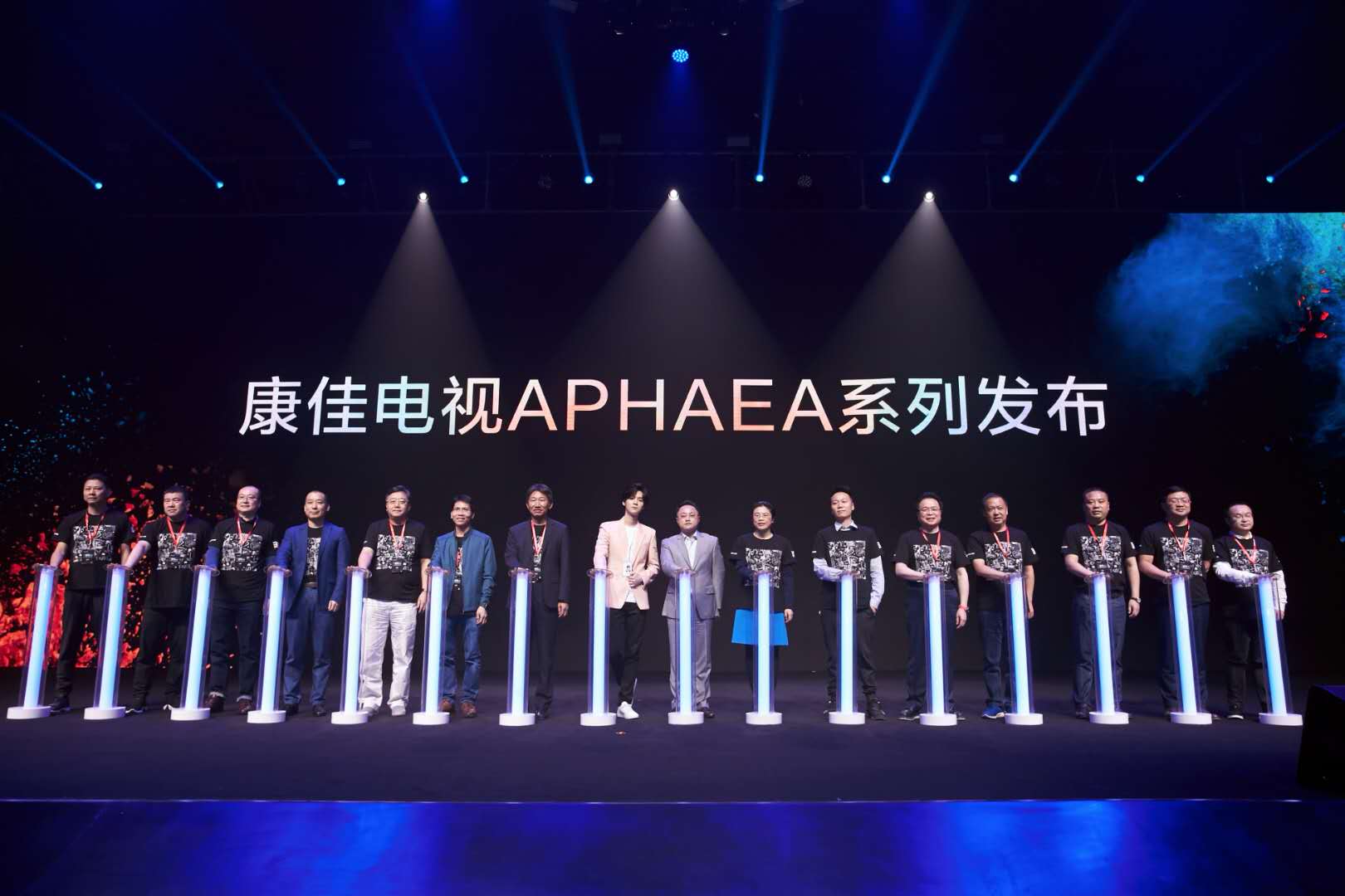 鹿晗捐赠公益足球场项目,鹿晗到底捐赠了几个足球场