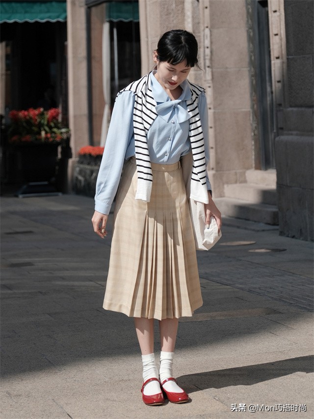 别再露脚踝玩时尚了,别再露脚踝了今年流行袜子外穿