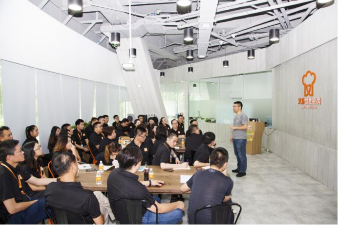 每天5万步，飞虹路上的又乐年轻人，“走”出来的中国餐饮B2B